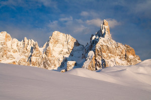 Le piu’ belle immagini delle Dolomiti: la Cima della Vezzana e il Cimon della Pala in veste invernale, in una foto di Nicolò Miana